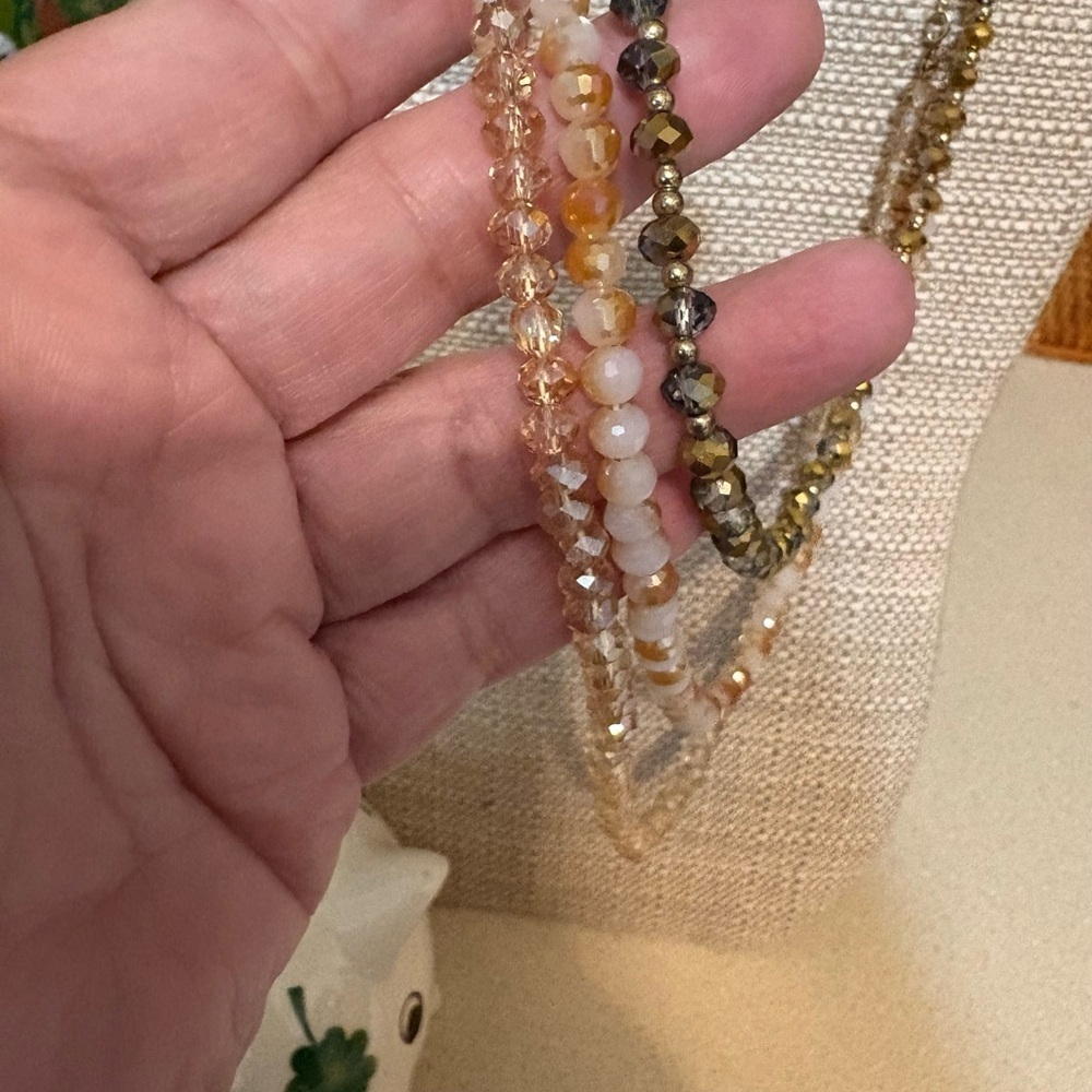 Elegant Multi-Layer Glass Beaded Necklace - Picture 3 of 4